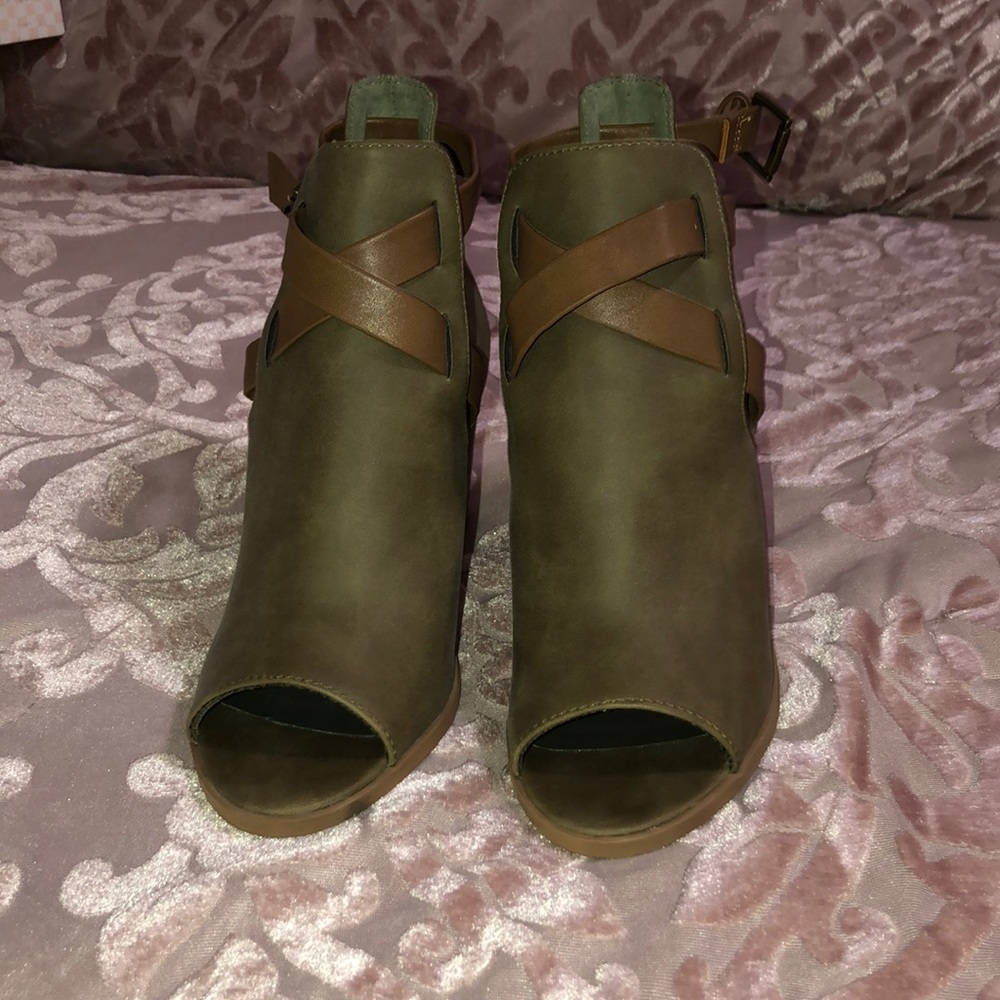 Booties - Picture 4 of 5